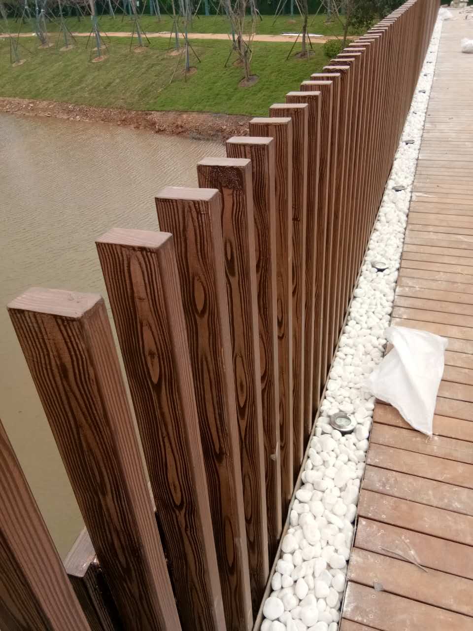 延边钢管护栏木纹漆施工项目